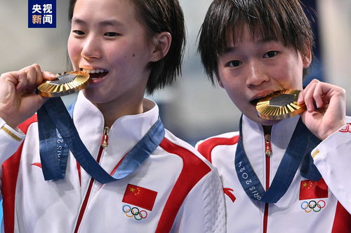 陈芋汐说腰痛 全红婵立马帮“讨座”：赛场外的姐妹情深