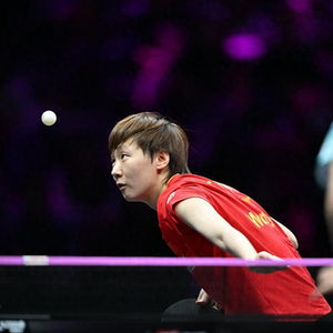 刘国梁王曼昱同场互动，乒乓魅力点燃校园热情