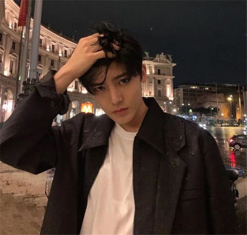 娱乐圈疑云：侯明昊经纪人竟是黑粉？