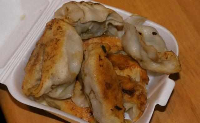 饺子在美国身价涨到一美元一个：背后的故事与争议