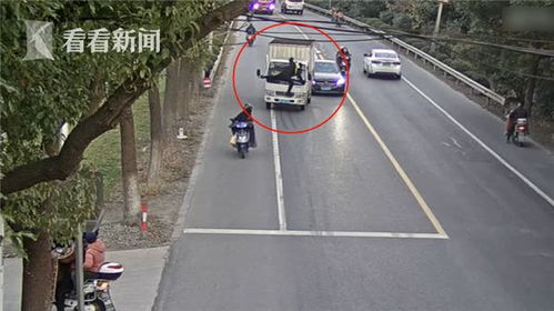 南宁摊贩“漂移”甩开城管？真相竟是这样……