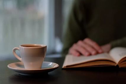 当我坚持每天睡前看一页书后，我的人生悄然发生了变化