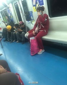 北京地铁：沾泥巴的劳动者，你们永远值得尊重