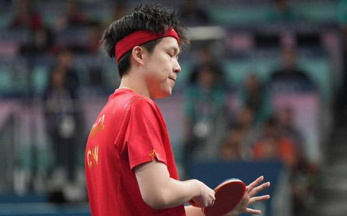 王楚钦输球后的苦笑：一场关于成长的对话