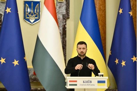 特朗普喊话俄乌：别打了，先谈生意！