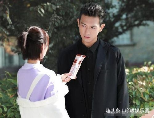 杨紫李现微博之夜合照引爆热搜：从友情到荧屏CP的甜蜜延续