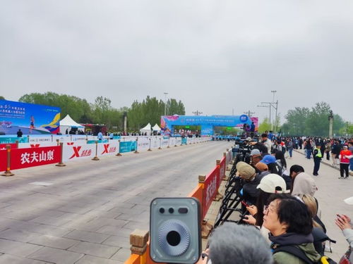 全球首场机器人马拉松：热闹背后的那些事