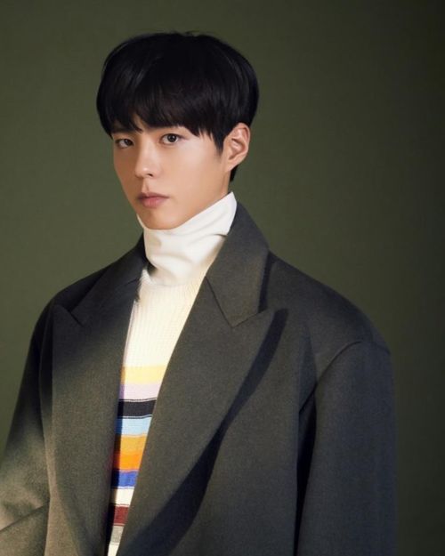 朴宝剑暖心举动，为失误工作人员解围