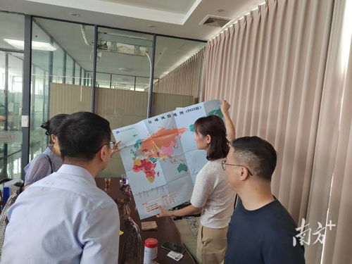 关税战下的广东外贸女工：眉毛一挑，背后的故事