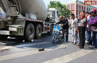 目击者还原：女童被罐车撞倒的悲剧真相