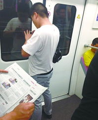 地铁上的不文明行为何时休？