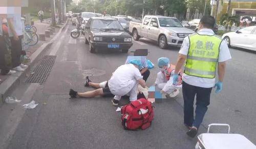 六旬男子骑车被撞飞多处骨折，女儿质疑事故处理：肇事司机系退休法官