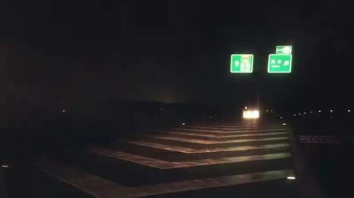 华为问界M8：雨雾尘天气下AEB也能稳稳刹停