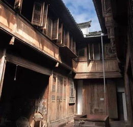 网逃人员携带70余万现金隐居山洞被抓：一场荒诞的逃亡终局