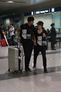 李晟与家人的幸福合影