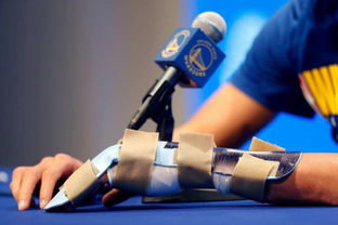 受伤观众手部特写