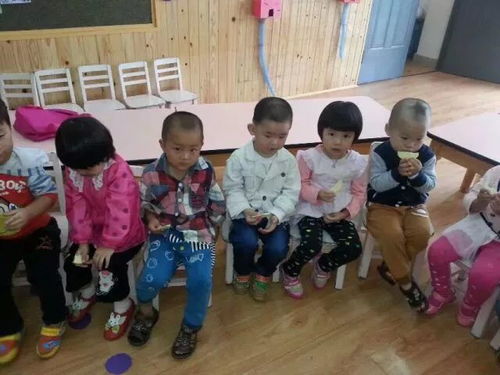 孩子在教室里学习