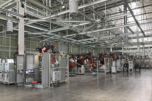 工厂车间忙碌景象