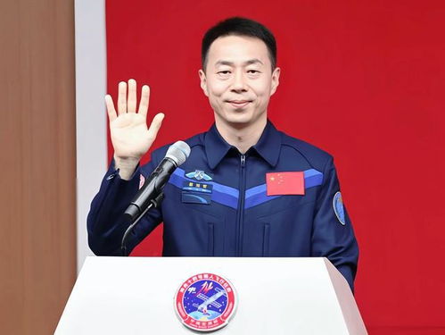 新“出差三人组”亮相！神舟二十乘组简历来了