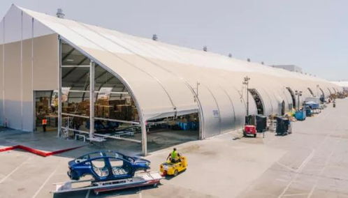 马斯克与特斯拉工厂