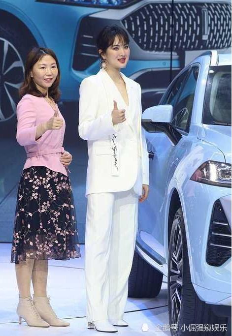 姚安娜现身上海车展：科技与星光的碰撞