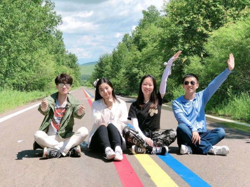 四位选手采访现场合影