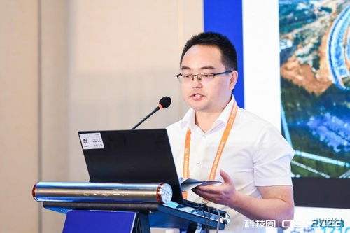 张建勇与测试车辆合照