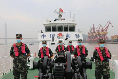 一群正在训练中的海警队员