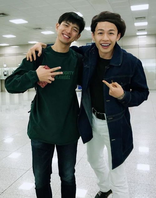 李现与自然合影