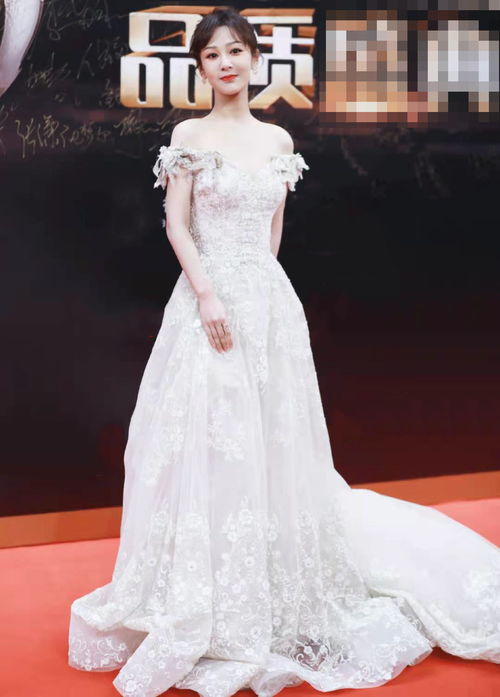 杨紫化身华伦公主，红毯上的闪耀时刻