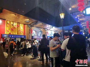 电影院排队场景