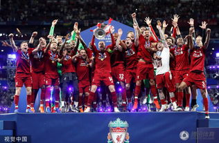 王曼昱与队友庆祝胜利的合影照片