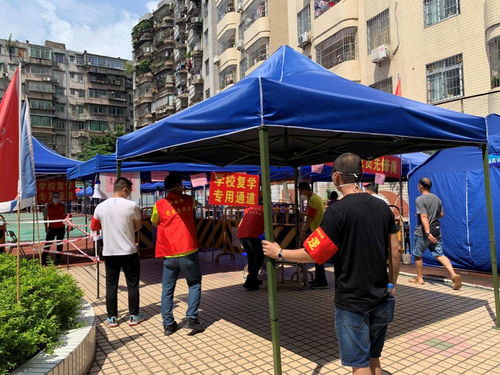 工作人员搭建现场