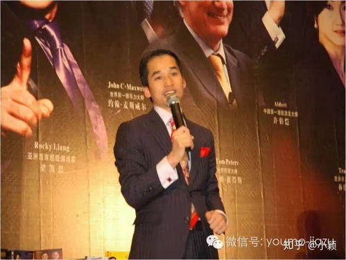 一位企业家在演讲