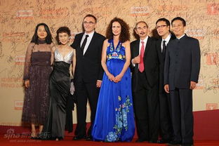 杨紫化身华伦公主：从红毯到微博Queen的闪耀之夜