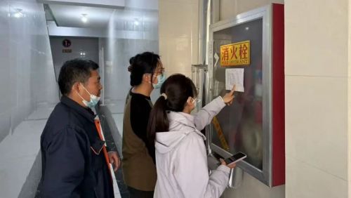 物业人员检查现场