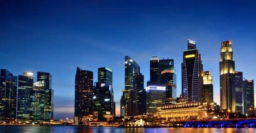 一张充满科技感的城市夜景图片