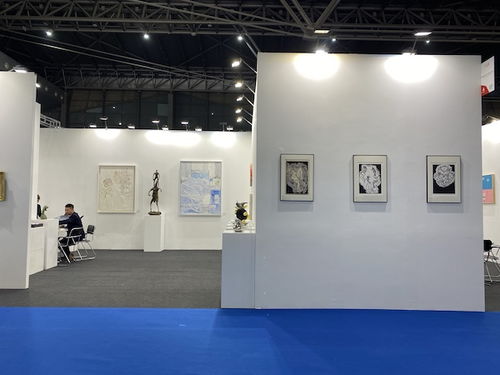 一场艺术展览现场