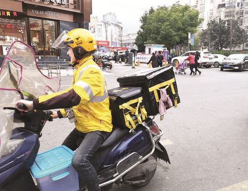 刘强东亲自送外卖，网友：一开始没认出来！