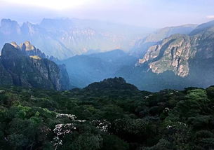 圣堂山的险峻风景