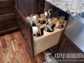 厨房被弄得一团糟