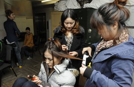 赵露思在后台准备时的花絮照片