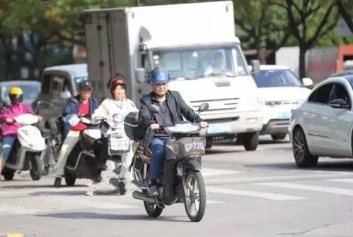 民警提醒车主注意安全防范
