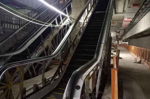 地铁站内扶梯