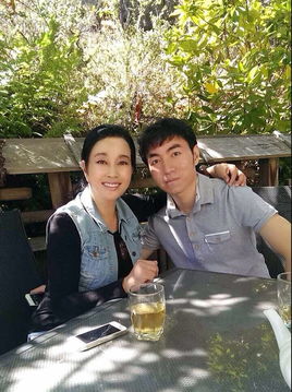 曹骏与外甥合影