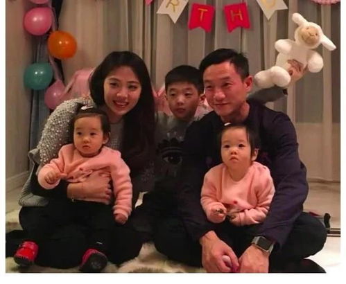 何吉林与孩子合影