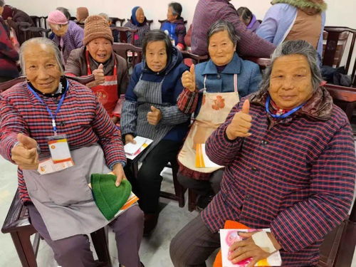 老人接受检查场景