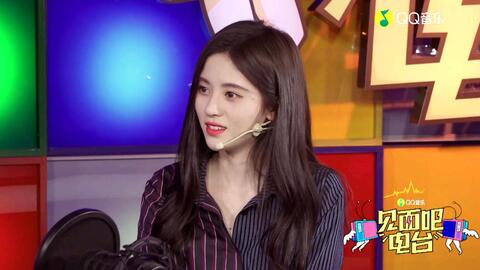 鞠婧祎正在直播