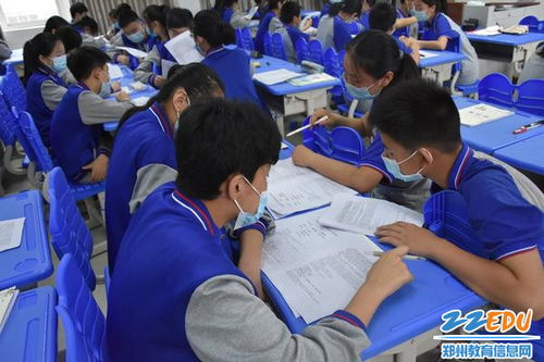 学生们热烈讨论