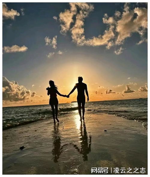 夕阳下的牵手背影